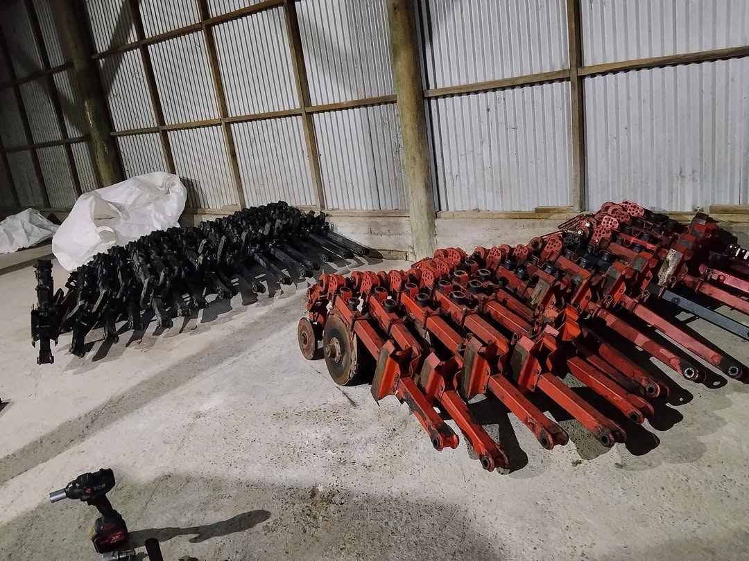 Equipe da AgroAuto realizando serviços em veículos e máquinas